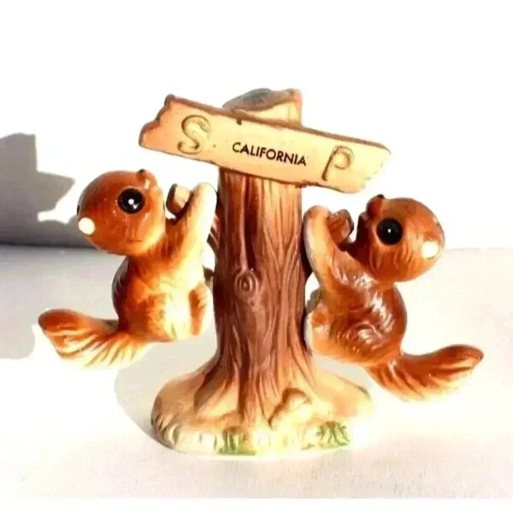 VTG California Salt And Pepper Slat N Pepper Shakers Squirrels Hanging From Tree